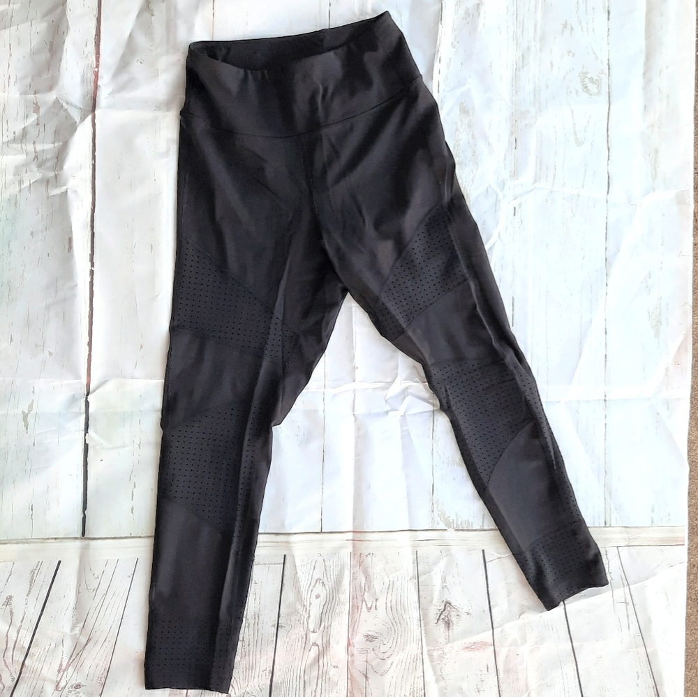 🛑SOLD🛑 Lululemon Laser Cut Design Leggings
